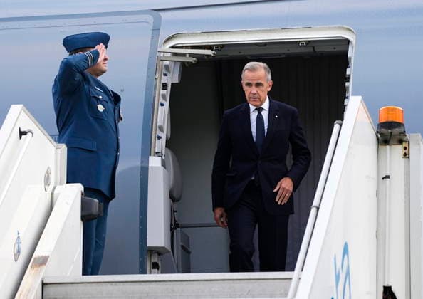 September 16, 2026, Manchester, United Kingdom: Prime Minister Mark Carney arrives in Manchester, England, on Wednesday, Sept. 16, 2026, en route to Liverpool, where he will meet with British Prime Minister Andy Burnham. Manchester United Kingdom  - ZUMAc35_ 20260916_zaf_c35_085 Copyright: xJustinxTangx