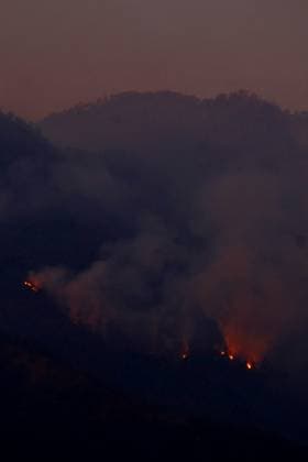 September 16, 2026, Malang City, Indonesia: MALANG, EAST JAVA, INDONESIA, SEPTEMBER 16, 2026: Hotspots from a forest fire on Mount Kawi are visible from Malang, East Java. The fire has been burning in the mountainous area since September 1, affecting forest and vegetation on the slopes. Malang City Indonesia  - ZUMAq101 20260916_zna_q101_096 Copyright: xHayuxYudhaxPrabowox