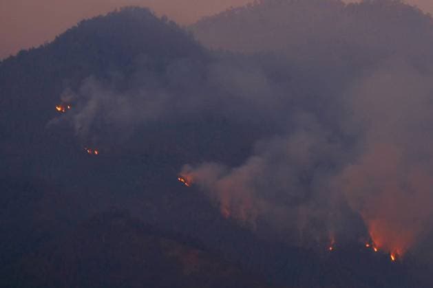 September 16, 2026, Malang City, Indonesia: MALANG, EAST JAVA, INDONESIA, SEPTEMBER 16, 2026: Hotspots from a forest fire on Mount Kawi are visible from Malang, East Java. The fire has been burning in the mountainous area since September 1, affecting forest and vegetation on the slopes. Malang City Indonesia  - ZUMAq101 20260916_zna_q101_099 Copyright: xHayuxYudhaxPrabowox