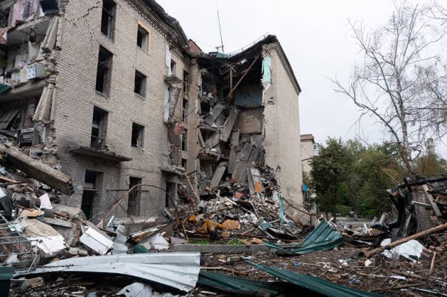 September 16, 2026, Sloviansk, Donetsk Oblast, Ukraine: Buildings heavily damaged following a Russian missile attack in Sloviansk, Donetsk region, Ukraine. The attack destroyed parts of several residential buildings, leaving debris scattered across the surrounding area. Sloviansk Ukraine  - ZUMAm350 20260916_zip_m350_004 Copyright: xCameronxJones-Manleyx