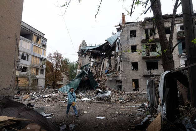 September 16, 2026, Sloviansk, Donetsk Oblast, Ukraine: Buildings heavily damaged following a Russian missile attack in Sloviansk, Donetsk region, Ukraine. The attack destroyed parts of several residential buildings, leaving debris scattered across the surrounding area. Sloviansk Ukraine  - ZUMAm350 20260916_zip_m350_006 Copyright: xCameronxJones-Manleyx