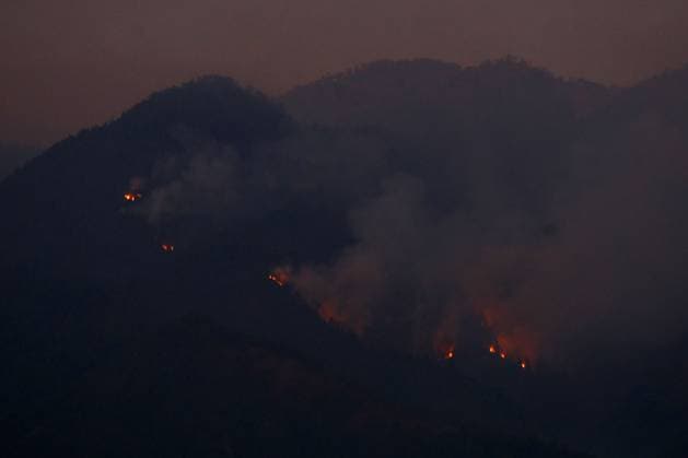 September 16, 2026, Malang City, Indonesia: MALANG, EAST JAVA, INDONESIA, SEPTEMBER 16, 2026: Hotspots from a forest fire on Mount Kawi are visible from Malang, East Java. The fire has been burning in the mountainous area since September 1, affecting forest and vegetation on the slopes. Malang City Indonesia - ZUMAq101 20260916_zna_q101_097 Copyright: xHayuxYudhaxPrabowox