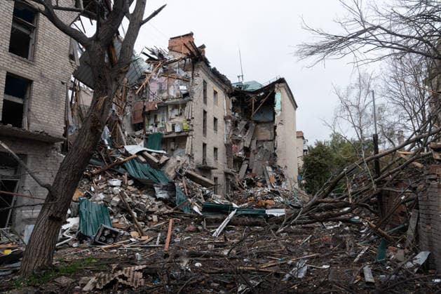 September 16, 2026, Sloviansk, Donetsk Oblast, Ukraine: Buildings heavily damaged following a Russian missile attack in Sloviansk, Donetsk region, Ukraine. The attack destroyed parts of several residential buildings, leaving debris scattered across the surrounding area. Sloviansk Ukraine - ZUMAm350 20260916_zip_m350_005 Copyright: xCameronxJones-Manleyx