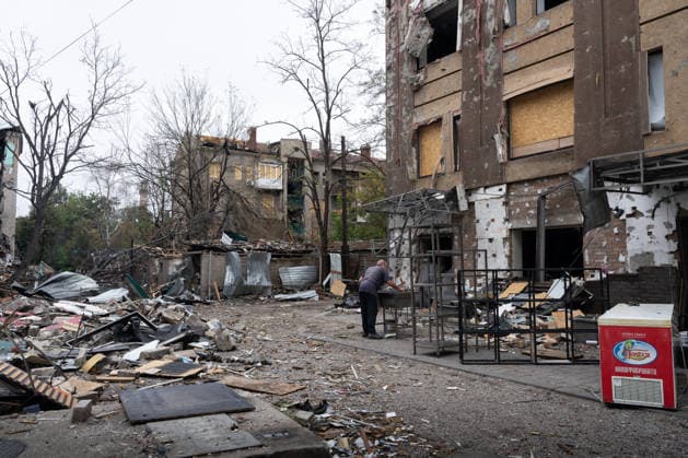 September 16, 2026, Sloviansk, Donetsk Oblast, Ukraine: Buildings heavily damaged following a Russian missile attack in Sloviansk, Donetsk region, Ukraine. The attack destroyed parts of several residential buildings, leaving debris scattered across the surrounding area. Sloviansk Ukraine - ZUMAm350 20260916_zip_m350_008 Copyright: xCameronxJones-Manleyx