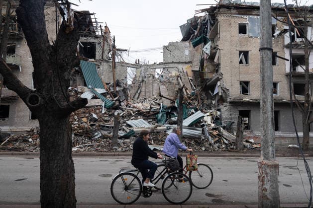 September 16, 2026, Sloviansk, Donetsk Oblast, Ukraine: Buildings heavily damaged following a Russian missile attack in Sloviansk, Donetsk region, Ukraine. The attack destroyed parts of several residential buildings, leaving debris scattered across the surrounding area. Sloviansk Ukraine - ZUMAm350 20260916_zip_m350_014 Copyright: xCameronxJones-Manleyx