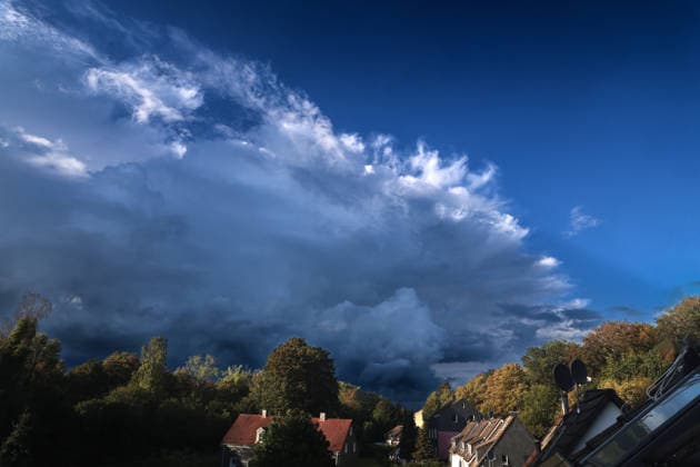 Moments Before a Thunderstorm: A thundercloud appears in all its grandeur and full force shortly after the start of meteorological fall, just a few minutes before a powerful thunderstorm in Essen, North Rhine-Westphalia, Germany