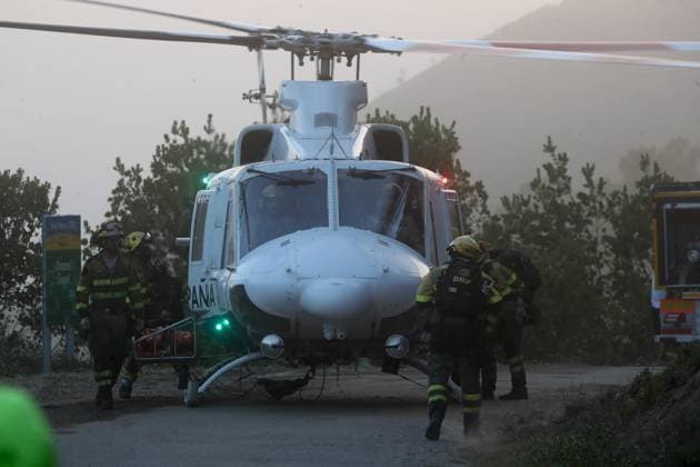 The out-of-control wildfire in Quiroga has burned 250 hectares. Several forest firefighters are working to extinguish a wildfire on September 16, 2026, in Quiroga, Lugo, Galicia, Spain. The fire, which has already destroyed 250 hectares, broke out at 3:30 p.m. on Tuesday, September 15, on the Quiroga mountain, in the parish of Pacios da Serra, and spread rapidly due to wind conditions throughout the day. SEPTEMBER 16, 2026 FIRE FOREST FIRE FOREST FIREFIGHTERS BRIGADE MEMBERS HELICOPTER Quiroga, Lugo, Galicia Quiroga, Lugo, Galicia, Spain Copyright: xCarlosxCastrox 7779950