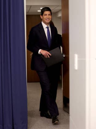 September 16, 2026, Washington, District Of Columbia, USA: US Federal Reserve Chair Kevin Warsh enters a news conference at the William McChesney Martin Jr. Federal Reserve Board Building in Washington, DC, USA on September 16, 2026. The US Federal Reserve on Wednesday raised interest rates in the world s largest economy by 25 basis points to tackle stubbornly high inflation, a move sure to anger President Donald Trump, who has demanded lower rates. Washington USA  - ZUMAs337 20260916_znp_s337_013 Copyright: xGentxShkullakux