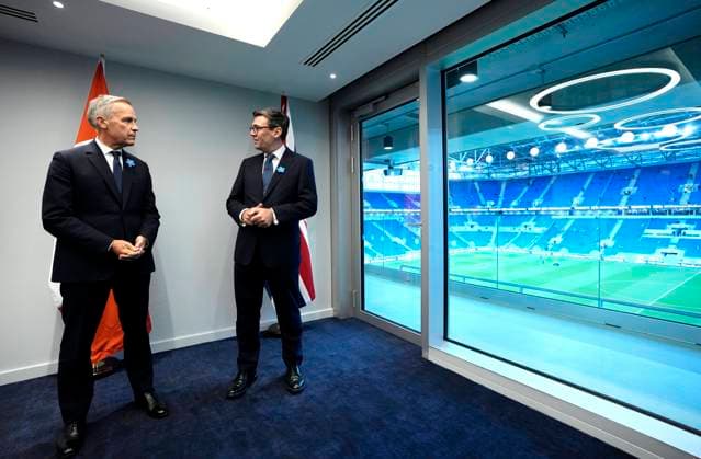 September 16, 2026, Liverpool, United Kingdom: The pitch at Hill Dickinson Stadium in Liverpool, England is seen as Prime Minister Mark Carney, left, and British Prime Minister Andy Burnham participate in a bilateral meeting before attending a match between Everton F.C. and Wolverhampton Wanderers F.C., on Wednesday, Sept. 16, 2026. Liverpool United Kingdom  - ZUMAc35_ 20260916_zaf_c35_107 Copyright: xJustinxTangx