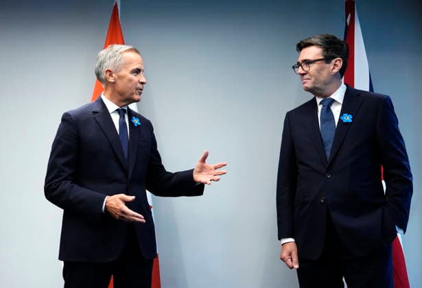 September 16, 2026, Liverpool, United Kingdom: Prime Minister Mark Carney meets with British Prime Minister Andy Burnham at Hill Dickinson Stadium in Liverpool, England, on Wednesday, Sept. 16, 2026. Liverpool United Kingdom  - ZUMAc35_ 20260916_zaf_c35_108 Copyright: xJustinxTangx