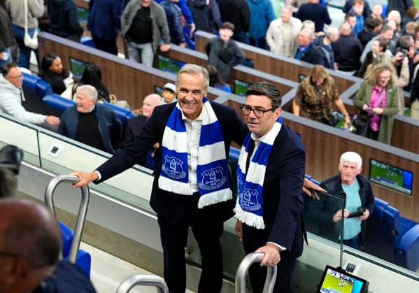 September 16, 2026, Liverpool, United Kingdom: Prime Minister Mark Carney, left, and British Prime Minister Andy Burnham take their seats before a soccer game between Everton F.C. and Wolverhampton Wanderers F.C. at Hill Dickinson Stadium in Liverpool, England, on Wednesday, Sept. 16, 2026. Liverpool United Kingdom  - ZUMAc35_ 20260916_zaf_c35_115 Copyright: xJustinxTangx