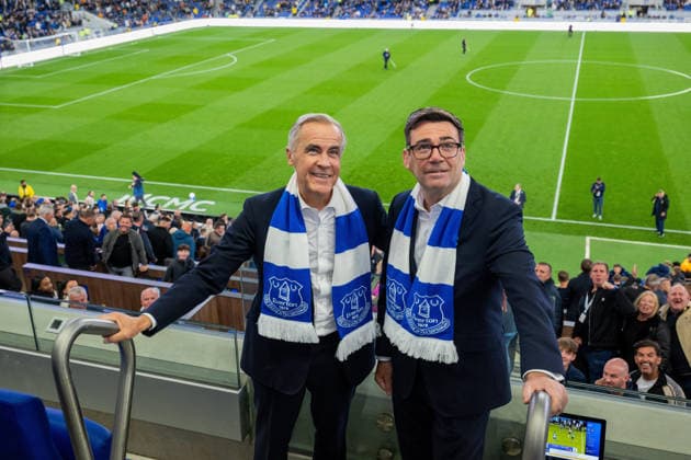 . 16 09 2026. Liverpool, United Kingdom. UK Prime Minister Andy Burnham with Canadian Prime Minister Mark Carney as they watch the Everton V Wolves football match in Liverpool, United Kingdom.  xPoolx xi-Imagesx IIM-27009-0001
