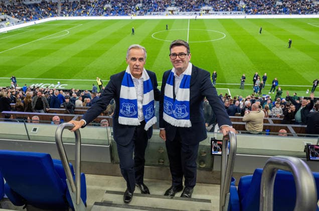 . 16 09 2026. Liverpool, United Kingdom. UK Prime Minister Andy Burnham with Canadian Prime Minister Mark Carney as they watch the Everton V Wolves football match in Liverpool, United Kingdom.  xPoolx xi-Imagesx IIM-27009-0002