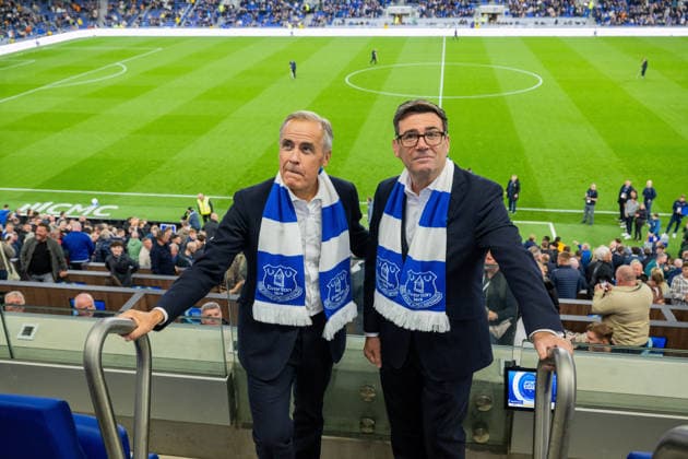 . 16 09 2026. Liverpool, United Kingdom. UK Prime Minister Andy Burnham with Canadian Prime Minister Mark Carney as they watch the Everton V Wolves football match in Liverpool, United Kingdom.  xPoolx xi-Imagesx IIM-27009-0004