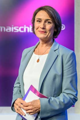 Pictured, from left: Sandra Maischberger, GER, Berlin, studio, guest on *Maischberger*, political talk show, TV, program, with host Sandra Maischberger, *Das Erste*, from Adlershof, Am Studio 20, September 16, 2026, Copyright: HMBxMedia UwexKoch