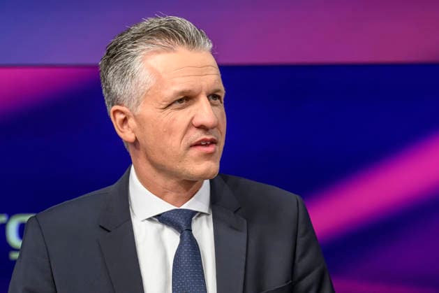 Pictured, from left: Thorsten Frei, CDU Union parliamentary group leader, GER, Berlin, studio, guest on *Maischberger*, political talk show, TV, program, with host Sandra Maischberger, Das Erste, from Adlershof, Studio 20, September 16, 2026, Copyright: HMBxMedia UwexKoch