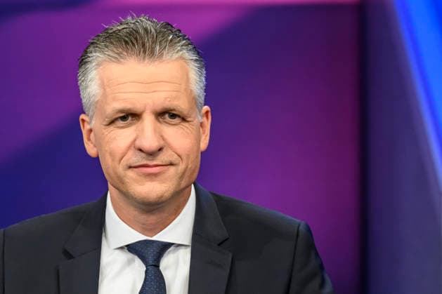 Pictured, from left: Thorsten Frei, CDU Union Parliamentary Group Chair, GER, Berlin, studio, guest on Maischberger, political talk show, TV, program, with host Sandra Maischberger, Das Erste, from Adlershof, Studio 20, September 16, 2026, Copyright: HMBxMedia UwexKoch