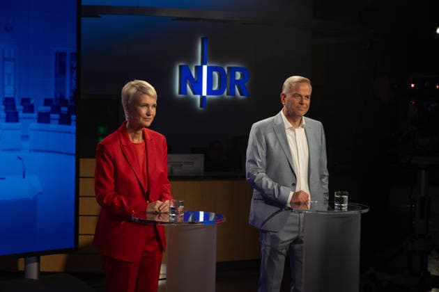 Mecklenburg-Vorpommern state election campaign continues in Germany SCHWERIN, GERMANY - SEPTEMBER 16: Mecklenburg-Vorpommern Minister-President Manuela Schwesig of the Social Democratic Party (SPD) and Leif-Erik Holm of the Alternative for Germany (AfD) pose ahead of a televised election debate hosted by NDR in Schwerin, Germany, on September 16, 2026, ahead of the state election on September 20. Somaya Abdelrahman Anadolu Schwerin Germany. Editorial use only. Please get in touch for any other usage.  Copyright: x2026xAnadoluxSomayaxAbdelrahmanx