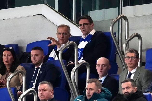 September 16, 2026, Liverpool, United Kingdom: Prime Minister Mark Carney and British Prime Minister Andy Burnham talk as they watch a soccer game between Everton F.C. and Wolverhampton Wanderers F.C. at Hill Dickinson Stadium in Liverpool, England, on Wednesday, Sept. 16, 2026. Liverpool United Kingdom  - ZUMAc35_ 20260916_zaf_c35_146 Copyright: xJustinxTangx