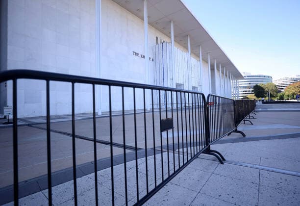 September 16, 2026, Washington, District Of Columbia, USA: Newly installed metallic fences surround the John F. Kennedy Center for the Performing Arts in Washington, DC, USA, on September 16, 2026. Barricades were placed around the Kennedy Center building a day after the Kennedy Center Board voted to close the venue for repairs after a federal judge blocked the institution from returning President Donald Trumps name to the building. Washington USA  - ZUMAs337 20260916_znp_s337_037 Copyright: xGentxShkullakux