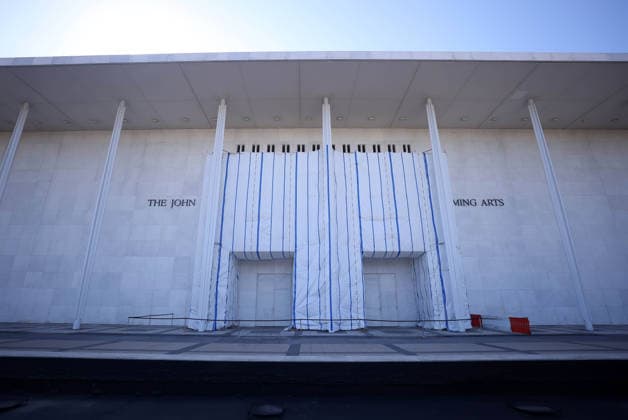 September 16, 2026, Washington, District Of Columbia, USA: A tarp covers portions of the sign at the John F. Kennedy Center for the Performing Arts in Washington, DC, USA, on September 16, 2026. Barricades were placed around the Kennedy Center building a day after the Kennedy Center Board voted to close the venue for repairs after a federal judge blocked the institution from returning President Donald Trumps name to the building. Washington USA  - ZUMAs337 20260916_znp_s337_041 Copyright: xGentxShkullakux