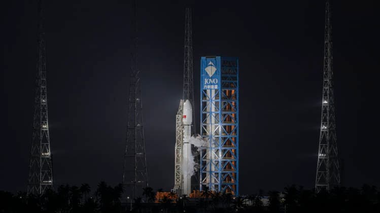 WENCHANG, CHINA - SEPTEMBER 17: The Long March 12 Y9 carrier rocket stands ready at the Commercial Launch No. 2 pad on September 17, 2026 in Wenchang, Hainan Province of China.  Copyright: xVCGx 111667406745
