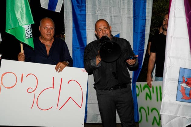 Protest against the filmmakers of NAZA in Savyon, Israel - 16 SEP 2026. A protester seen speaking through a megaphone while the other protesters seen holding placards and flags during a protest against the filmmakers of NAZA. Right-wing activists and their supporters protest outside the home of the parents of Rachel Szor, co-director of NAZA, which was awarded the Special Jury Prize at the 83rd Venice International Film Festival on September 12. The demonstration was led by right-wing activists Ziv Baraness and Mordechai David, who are involved in the election campaign of Itamar Ben Gvirís Otzma Yehudit party. Protesters criticized the filmís content, alleging that testimonies featured in it contain blatant falsehoods and claiming that t Copyright: xSharonxEilonx xSOPAxImagesx Sharon_Eilon-338