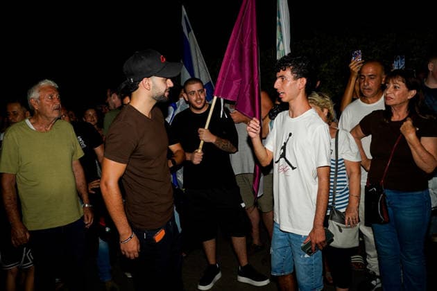 Protest against the filmmakers of NAZA in Savyon, Israel - 16 SEP 2026. Right-wing activist, Mordechai David seen speaking with one of the protesters during a protest against the filmmakers of NAZA. Right-wing activists and their supporters protest outside the home of the parents of Rachel Szor, co-director of NAZA, which was awarded the Special Jury Prize at the 83rd Venice International Film Festival on September 12. The demonstration was led by right-wing activists Ziv Baraness and Mordechai David, who are involved in the election campaign of Itamar Ben Gvirís Otzma Yehudit party. Protesters criticized the filmís content, alleging that testimonies featured in it contain blatant falsehoods and claiming that the film contributes to antise Copyright: xSharonxEilonx xSOPAxImagesx Sharon_Eilon-343