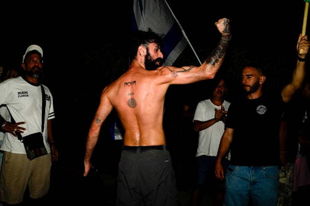 Protest against the filmmakers of NAZA in Savyon, Israel - 16 SEP 2026. A protester who survived the Nova music festival seen showing his Nova tattoo on his back during a protest against the filmmakers of NAZA. Right-wing activists and their supporters protest outside the home of the parents of Rachel Szor, co-director of NAZA, which was awarded the Special Jury Prize at the 83rd Venice International Film Festival on September 12. The demonstration was led by right-wing activists Ziv Baraness and Mordechai David, who are involved in the election campaign of Itamar Ben Gvirís Otzma Yehudit party. Protesters criticized the filmís content, alleging that testimonies featured in it contain blatant falsehoods and claiming that the film contribut Copyright: xSharonxEilonx xSOPAxImagesx Sharon_Eilon-344