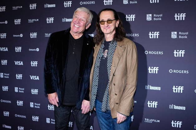 September 16, 2026, Toronto, On, CAN: Geddy Lee, right, and Alex Lifeson arrive on the red carpet to promote the film Neil Peart: No one s Disciple at the Toronto International Film Festival, in Toronto, on Wednesday, Sept.16, 2026. Toronto CAN  - ZUMAc35_ 20260916_zaf_c35_239 Copyright: xChrisxYoungx