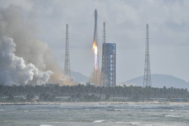 WENCHANG, CHINA - SEPTEMBER 17: A Long March 12 carrier rocket blasts off from the Hainan commercial spacecraft launch site, sending a batch of internet satellites into space, on September 17, 2026 in Wenchang, Hainan Province of China. The payloads, the 25th group of low-orbit internet satellites, entered the designated orbit successfully.  Copyright: xChinaxNewsxServicex 111667434474