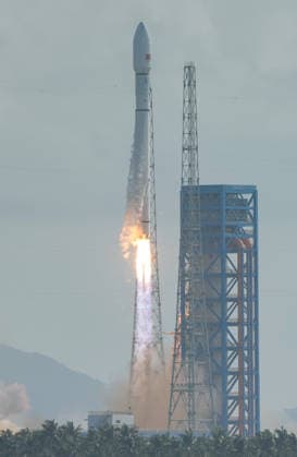 WENCHANG, CHINA - SEPTEMBER 17: A Long March 12 carrier rocket blasts off from the Hainan commercial spacecraft launch site, sending a batch of internet satellites into space, on September 17, 2026 in Wenchang, Hainan Province of China. The payloads, the 25th group of low-orbit internet satellites, entered the designated orbit successfully.  Copyright: xChinaxNewsxServicex 111667434467