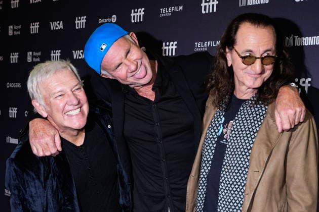 September 16, 2026, Toronto, On, CAN: Alex Lifeson, left to right, Chad Smith and Geddy Lee, arrive on the red carpet to promote the film Neil Peart: No one s Disciple at the Toronto International Film Festival, in Toronto, on Wednesday, Sept.16, 2026. Toronto CAN  - ZUMAc35_ 20260916_zaf_c35_273 Copyright: xChrisxYoungx
