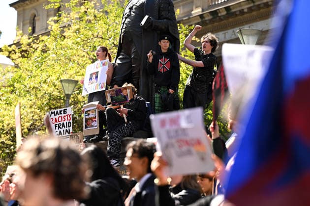 STUDENTS PROTEST HANSON, Protesters gather during a Students Say No To Hanson nationwide rally, Melbourne, Thursday, September 17, 2026. ( NO ARCHIVING MELBOURNE VICTORIA Australia  Copyright: xJAMESxROSSx 20260917152411106428