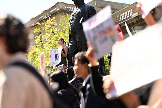 STUDENTS PROTEST HANSON, Protesters gather during a Students Say No To Hanson nationwide rally, Melbourne, Thursday, September 17, 2026. ( NO ARCHIVING MELBOURNE VICTORIA Australia  Copyright: xJAMESxROSSx 20260917152735073498