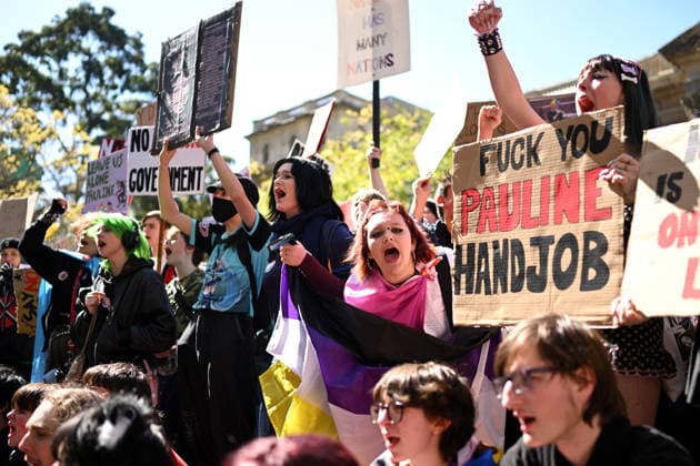 STUDENTS PROTEST HANSON, Protesters gather during a Students Say No To Hanson nationwide rally, Melbourne, Thursday, September 17, 2026. ( NO ARCHIVING MELBOURNE VICTORIA Australia  Copyright: xJAMESxROSSx 20260917163284143980
