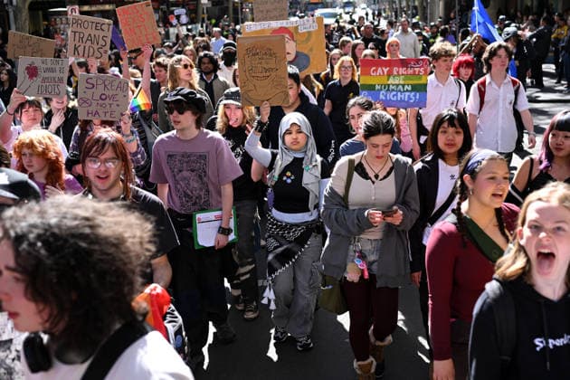 STUDENTS PROTEST HANSON, Protesters march during a Students Say No To Hanson nationwide rally, Melbourne, Thursday, September 17, 2026. ( NO ARCHIVING MELBOURNE VICTORIA Australia  Copyright: xJAMESxROSSx 20260917142664116620