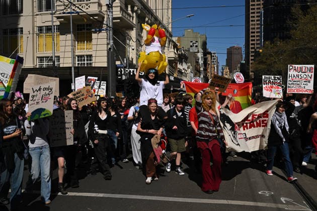 STUDENTS PROTEST HANSON, Protesters march during a Students Say No To Hanson nationwide rally, Melbourne, Thursday, September 17, 2026. ( NO ARCHIVING MELBOURNE VICTORIA Australia  Copyright: xJAMESxROSSx 20260917152339330375