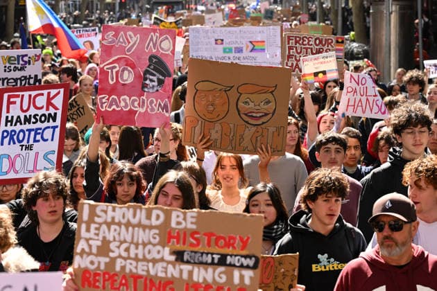STUDENTS PROTEST HANSON, Protesters march during a Students Say No To Hanson nationwide rally, Melbourne, Thursday, September 17, 2026. ( NO ARCHIVING MELBOURNE VICTORIA Australia  Copyright: xJAMESxROSSx 20260917166693286979