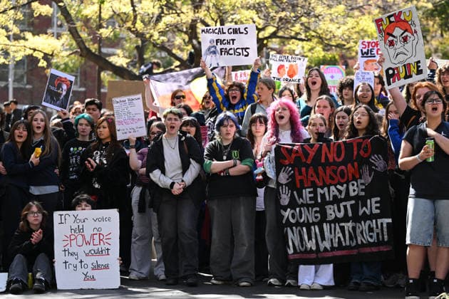 STUDENTS PROTEST HANSON, Protesters gather during a Students Say No To Hanson nationwide rally, Melbourne, Thursday, September 17, 2026. ( NO ARCHIVING MELBOURNE VICTORIA Australia  Copyright: xJAMESxROSSx 20260917128151157694