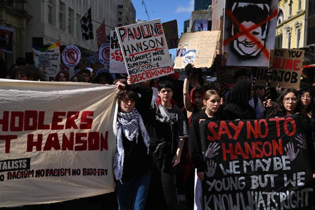 STUDENTS PROTEST HANSON, Protesters march during a Students Say No To Hanson nationwide rally, Melbourne, Thursday, September 17, 2026. ( NO ARCHIVING MELBOURNE VICTORIA Australia  Copyright: xJAMESxROSSx 20260917179467909897