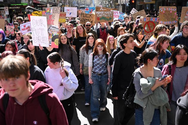 STUDENTS PROTEST HANSON, Protesters march during a Students Say No To Hanson nationwide rally, Melbourne, Thursday, September 17, 2026. ( NO ARCHIVING MELBOURNE VICTORIA Australia  Copyright: xJAMESxROSSx 20260917187048925521