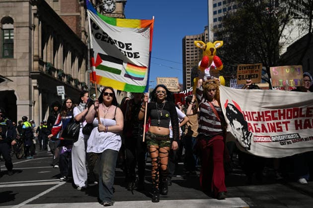 STUDENTS PROTEST HANSON, Protesters march during a Students Say No To Hanson nationwide rally, Melbourne, Thursday, September 17, 2026. ( NO ARCHIVING MELBOURNE VICTORIA Australia  Copyright: xJAMESxROSSx 20260917196629650936