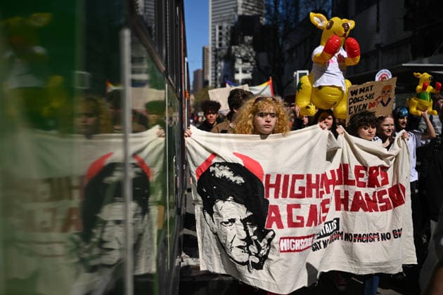 STUDENTS PROTEST HANSON, Protesters march during a Students Say No To Hanson nationwide rally, Melbourne, Thursday, September 17, 2026. ( NO ARCHIVING MELBOURNE VICTORIA Australia  Copyright: xJAMESxROSSx 20260917116421968010