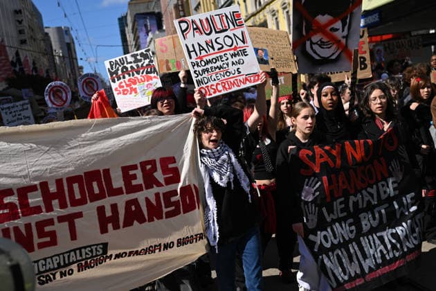 STUDENTS PROTEST HANSON, Protesters march during a Students Say No To Hanson nationwide rally, Melbourne, Thursday, September 17, 2026. ( NO ARCHIVING MELBOURNE VICTORIA Australia  Copyright: xJAMESxROSSx 20260917159588581770