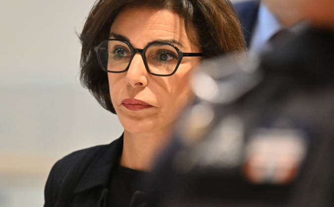 Rachida Dati, who received 900,000 euros in fees from Renault Nissan, appeared before the Paris Criminal Court in a trial for corruption and influence peddling in Paris, France, on September 16, 2026. Six afternoons of hearings are scheduled through September 28 to allow her to explain the 900,000-euro legal fees paid by Renault-Nissan between 2010 and 2012, while she was a Member of the European Parliament. Christian Liewig Bestimage Rachida Dati, who received Ä900,000 in fees from Renault Nissan, is appearing before the Paris Criminal Court for a trial on charges of corruption and influence peddling in Paris, France, on September 16, 2026. Six afternoon hearings are scheduled, running through September 28, to allow her to explain the 900  Copyright: xChristianxLiewigx xBestimagexChristianxLiewigx xBestimagex