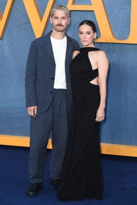 Kyle Soller with his wife Phoebe Fox at the world premiere of the Sky Now series *War* at the Odeon Luxe Leicester Square in London, September 16, 2026 Foto:xS.xVasx xFuturexImagex war_6761