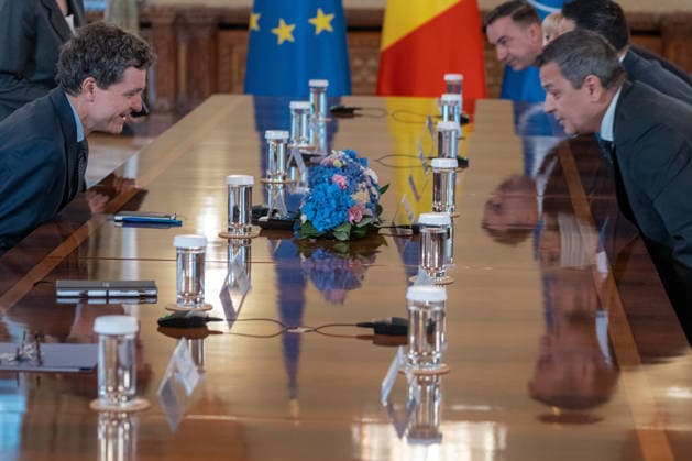 Romanian President Nicusor Dan meets PSD delegation for government formation talks BUCHAREST, ROMANIA - SEPTEMBER 17: Romanian President Nicusor Dan (L) hosts members of the Social Democratic Party (PSD), led by party president Sorin Grindeanu (R), for official consultations regarding the appointment of the country s next Prime Minister at the Cotroceni Presidential Palace in Bucharest, Romania on September 17, 2026. Alex Nicodim Anadolu Bucharest Romania. Editorial use only. Please get in touch for any other usage.  Copyright: x2026xAnadoluxAlexxNicodimx