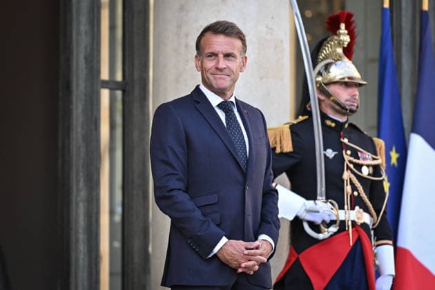 Emmanuel Macron welcomes Joseph Aoun at the Elysee FA French President Emmanuel Macron arrives to welcome President of the Lebanese Republic Joseph Aoun at the Elysee Palace in Paris on September 17, 2026. Photo by Firas Abdullah ABACAPRESS.COM Paris Ile-de-France France  Copyright: xAbdullahxFiras ABACAx