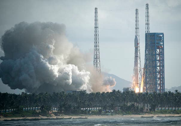 WENCHANG, CHINA - SEPTEMBER 17: A Long March 12 carrier rocket blasts off from the Hainan commercial spacecraft launch site, sending a batch of internet satellites into space, on September 17, 2026 in Wenchang, Hainan Province of China. The payloads, the 25th group of low-orbit internet satellites, entered the designated orbit successfully.  Copyright: xVCGx 111667458850